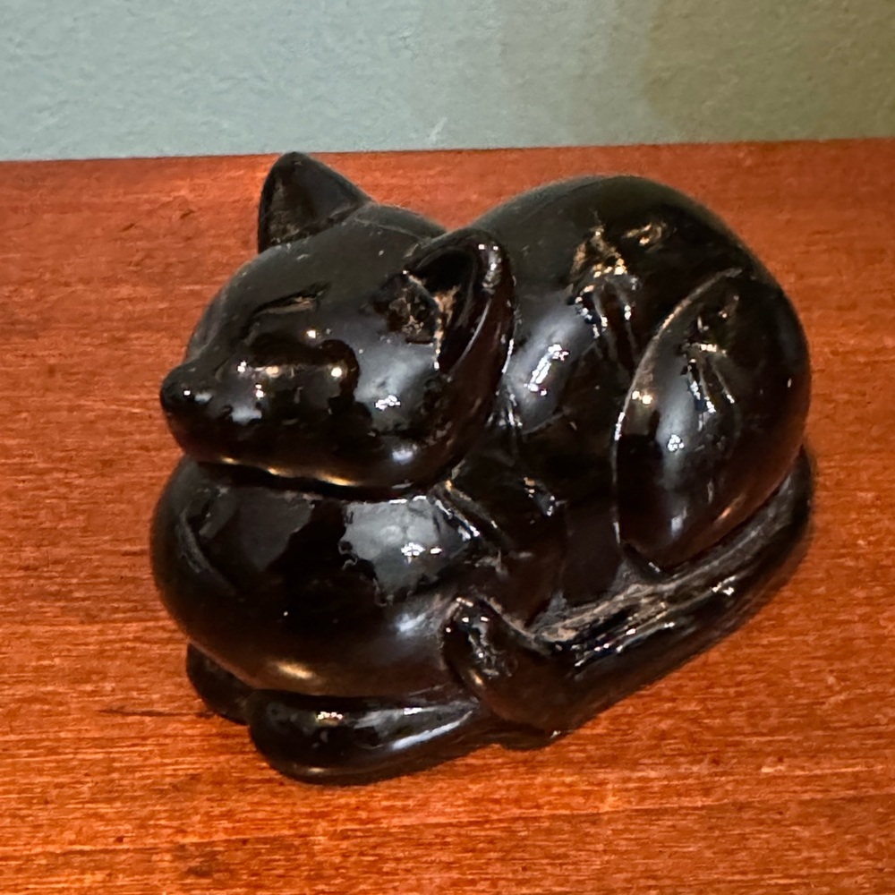 Vintage Black Glass Cat Figurine / Paperweight